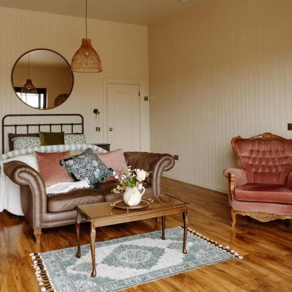 Fisherman's Lodge at Angliham Estate, hotel in Kilroghter