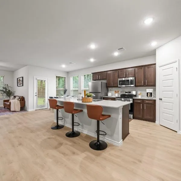 Luxurious 4 Bed Duplex Getaway!、デントンのホテル