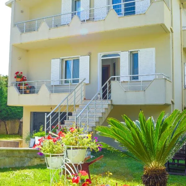 Ana's House, ξενοδοχείο σε Orikum