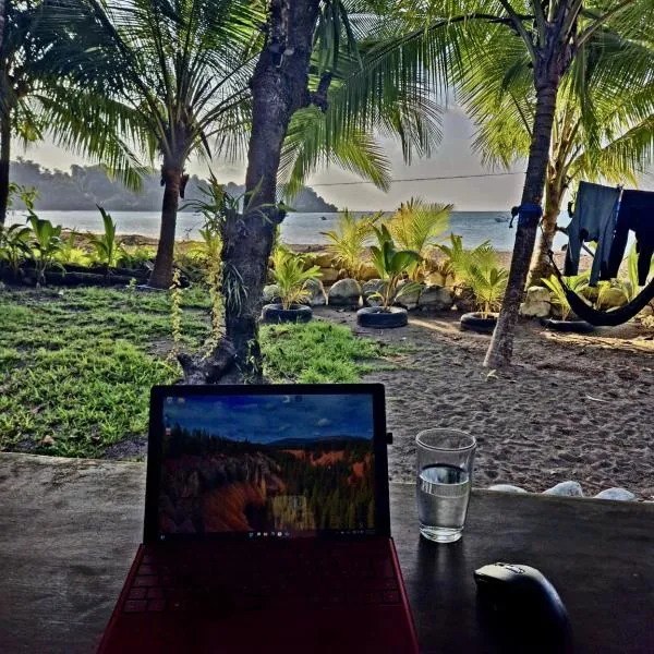 Shared Beach House, hotel in Drake