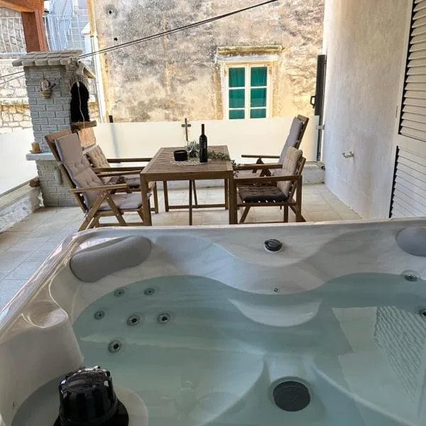 Luxury Old Town Rab Studio Apartments, hotel din Rab