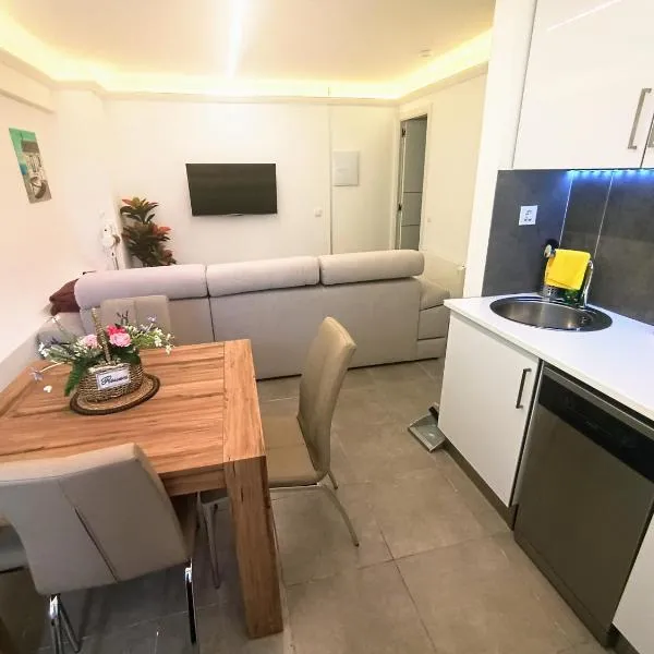 VIP Poolsuite Calafell, hotel em Calafell