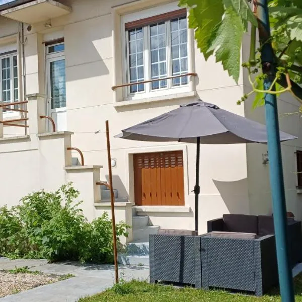 Métro - Sac à dos - Dodo Chez Léontine 2 ch Parking Wifi FO, hôtel à Colombes