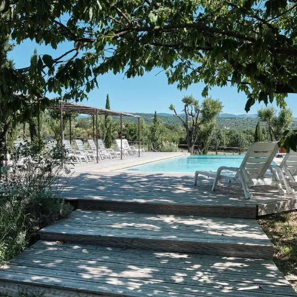 Les Maisons De Chante Oiseau, hotel in Sigonce