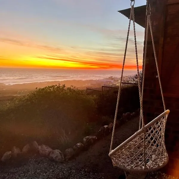 Yzerfontein 3 Bed House with Pool & Sea Views, hôtel à Yzerfontein