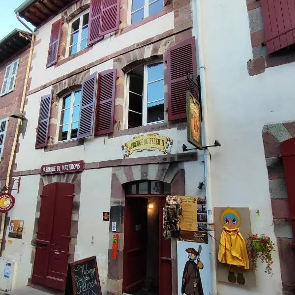 Auberge du Pèlerin- Auberge de charme en pierre avec vue sur les montagnes, hotel in Saint-Jean-Pied-de-Port