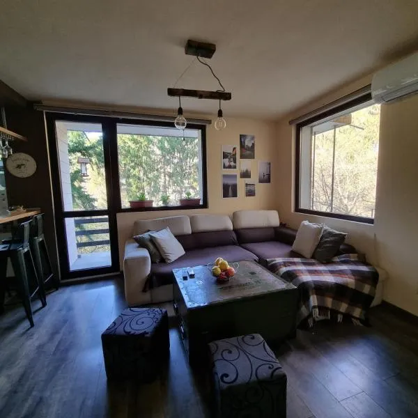 "Whispering pines" vacation home, close to Sofia, hotel v destinaci Gola Glava