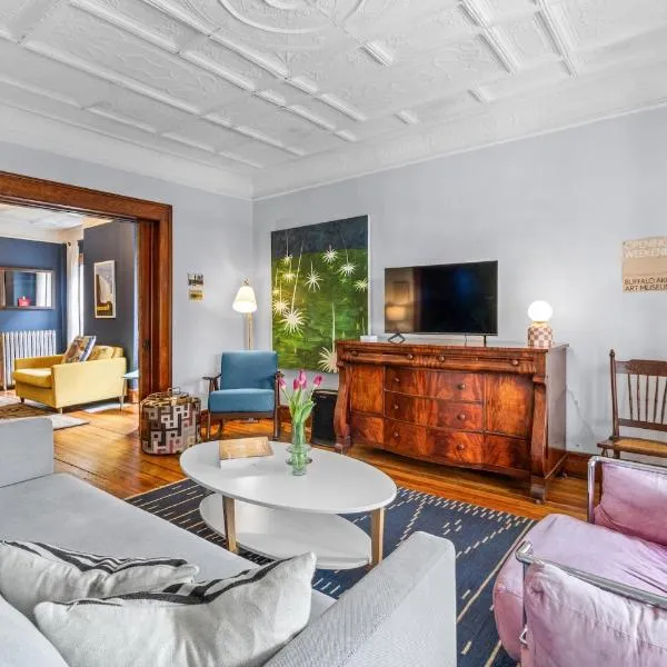 Historic & Spacious 3 Bedroom Family Gem on Peaceful Street, hôtel à Buffalo