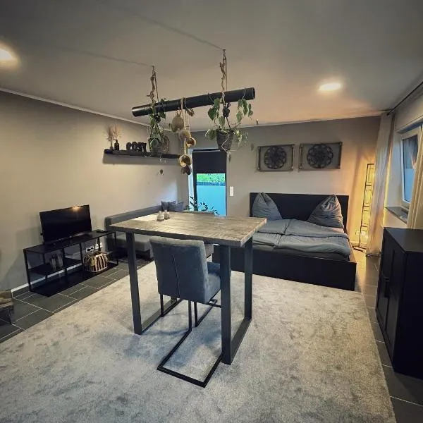 Cosy Bungalow-Apartment in ruhiger Toplage - nähe Düsseldorf, Hotel in Krefeld