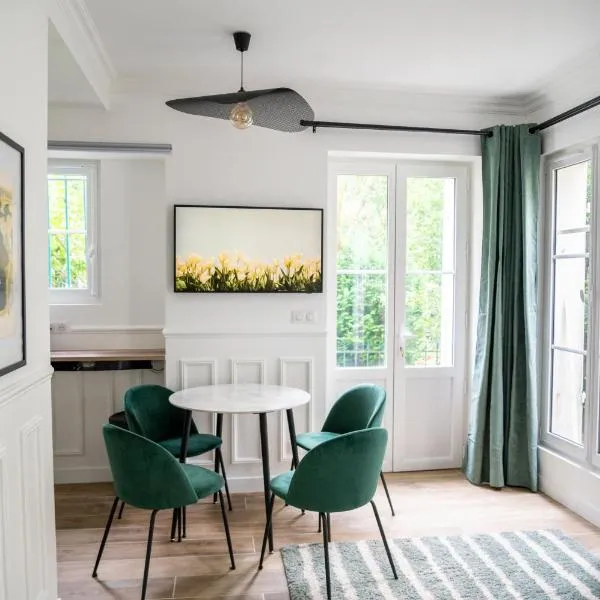 Cosy suite with a terrasse in a calm area, hotel v Paříži