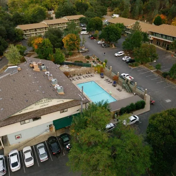 Cedar Lodge, hotel in El Portal