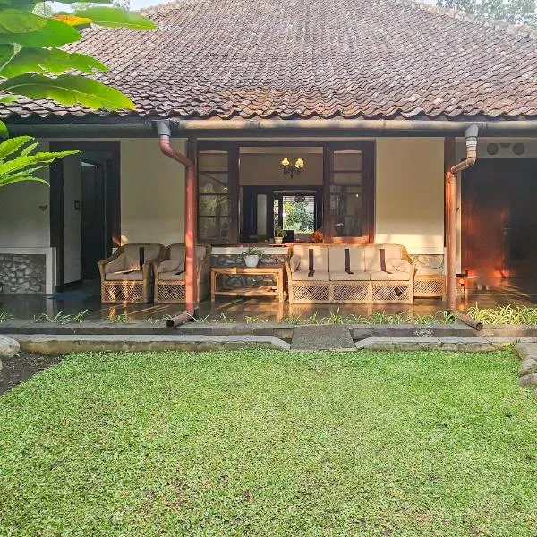Urbanview Rumah Ebo Dago Bandung, hotel di Bandung