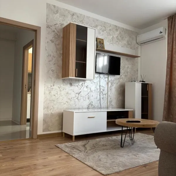 cozy apartment AxA ultra central, hotel in Craiova