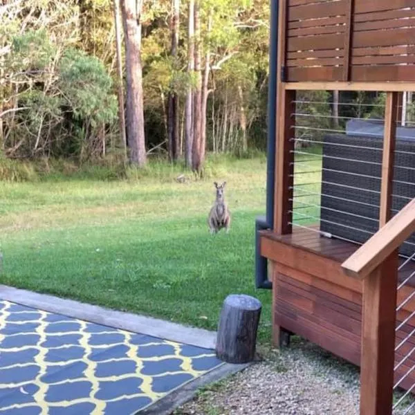 The Bungalow - Luxurious & Calm - Beach and Bush Retreat, hotel en Valla Beach