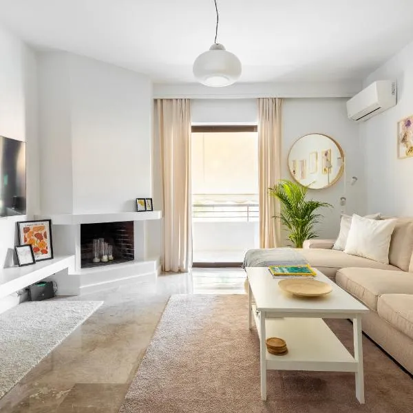 Modern Two-Bedroom Haven near Paleo Faliro Beach, Hotel in Athen