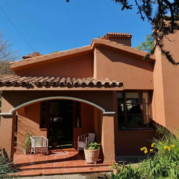 Estancia Urbana Casa de Huéspedes, hótel í Río Cuarto