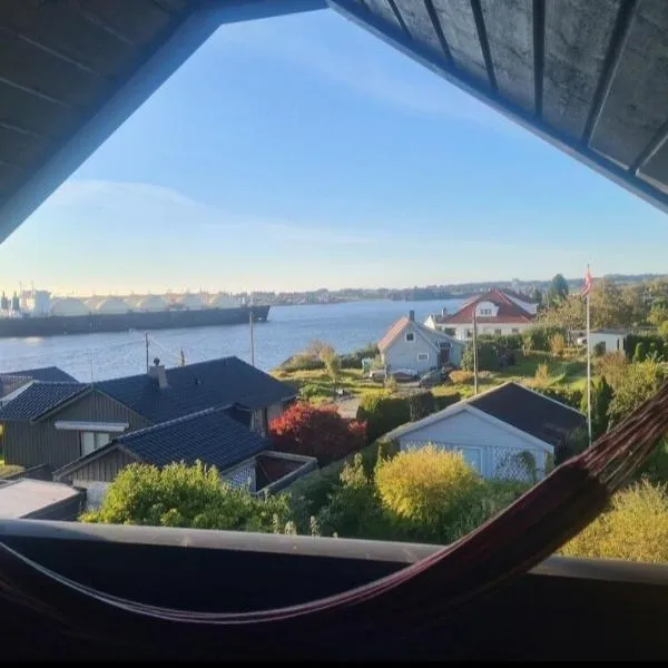 Rom med privat bad, gratis parkering og Wifi, hotel in Vormedal