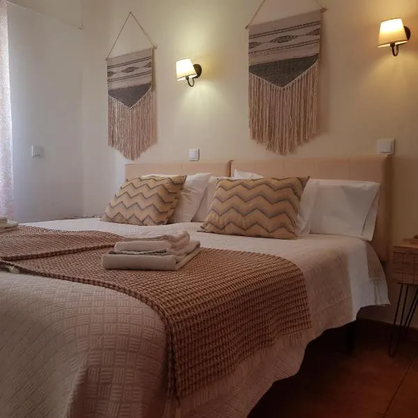 Quartos Abelha, hotel in Porto Covo