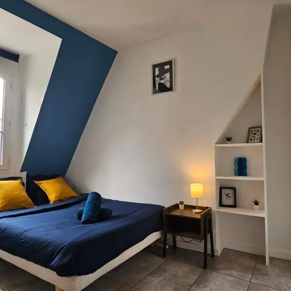 Appartement rénové Parisien en plein Coeur de L'Île Saint-Louis juste en face de Notre-Dame !, hotel in Paris