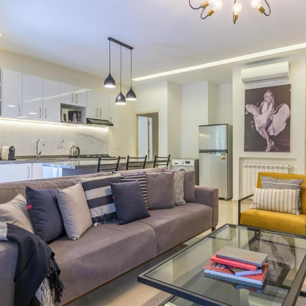 Orano - Chic 2-Bedroom Apartment in Bsalim, Nābay