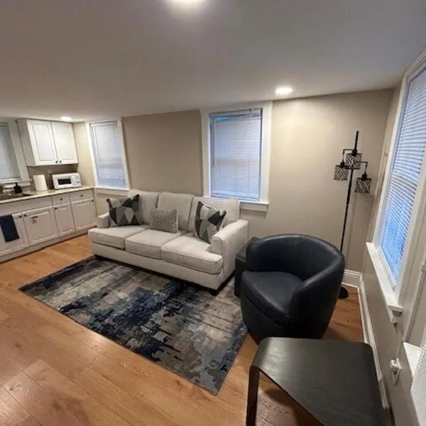 Cute and Cozy Apt Near Historic Downtown Sanford, hotell i Sanford