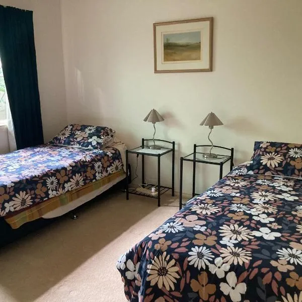 Single Bed's Suit Business Travellers,位于天鹅山的酒店