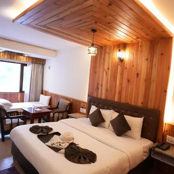 Hotel Monal, hotel in Manāli