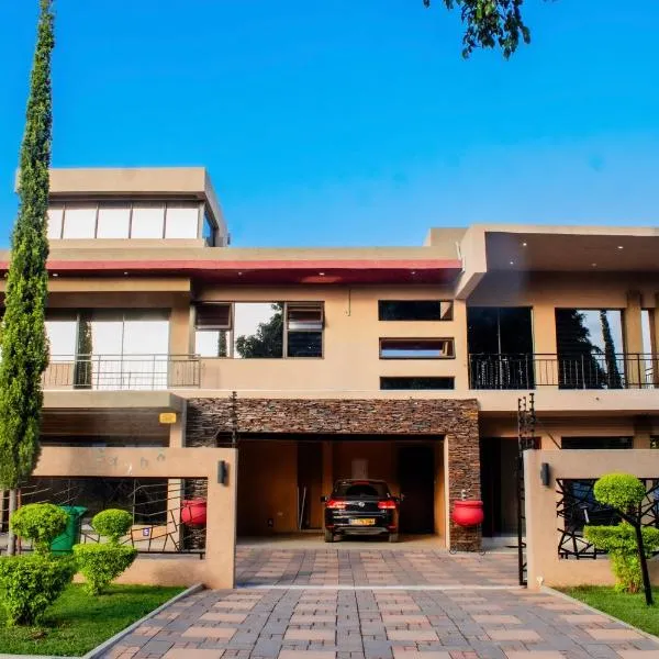 Escapade Lux Guesthouse โรงแรมในกาโบโรเน