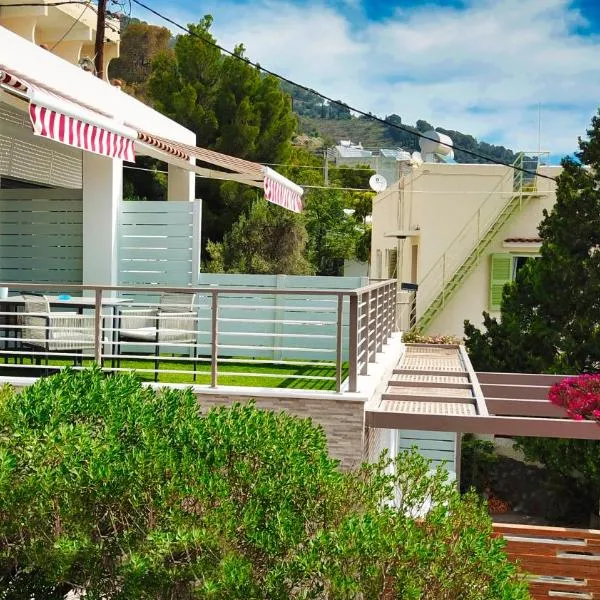 Villa Yolanda 2 - Luxury stylish studio Dora, sea view, ξενοδοχείο στον Πόρο