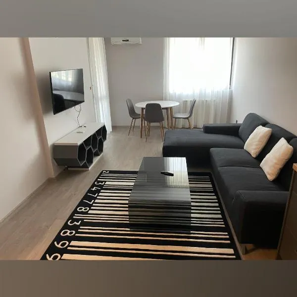 Апартамент 402, khách sạn ở Sliven