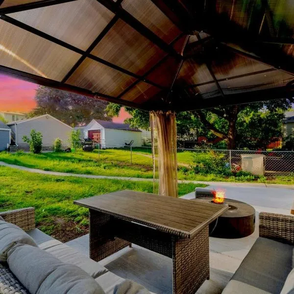 Movie Game Room & Fire Pit Luxury Spacious Home,明尼阿波利斯的飯店
