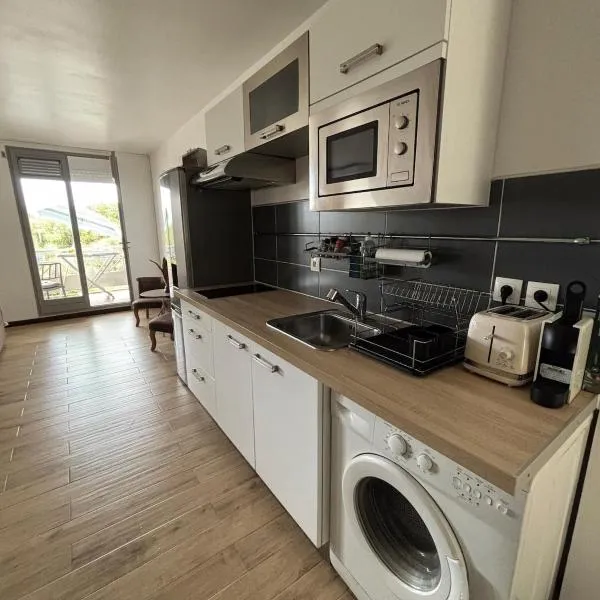 T2 LUXURY - Close to beaches, hotel i Le Gosier