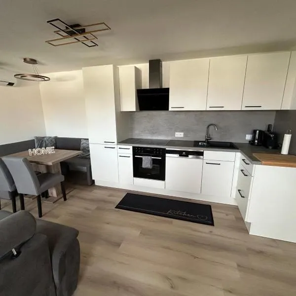 Apartment KARAWANKENBLICK im HERZEN von VILLACH mit Privatgarage, hotel v destinaci Villach