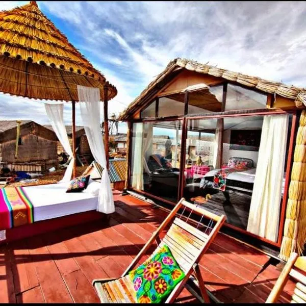 Titicaca uros floating lodge, Hotel in Puno
