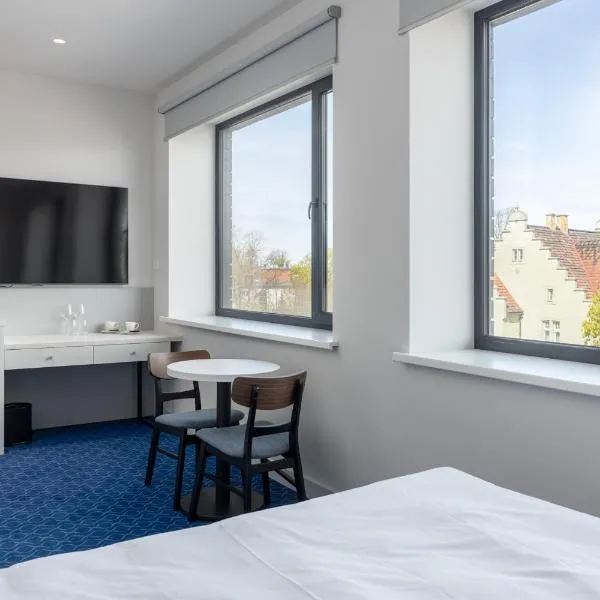 Roze Kurmajas Hotel، فندق في ليبايا