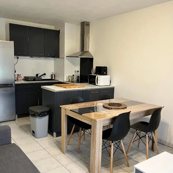 T2 avec jardinet à Aucamville, TOULOUSE, hotel in Toulouse