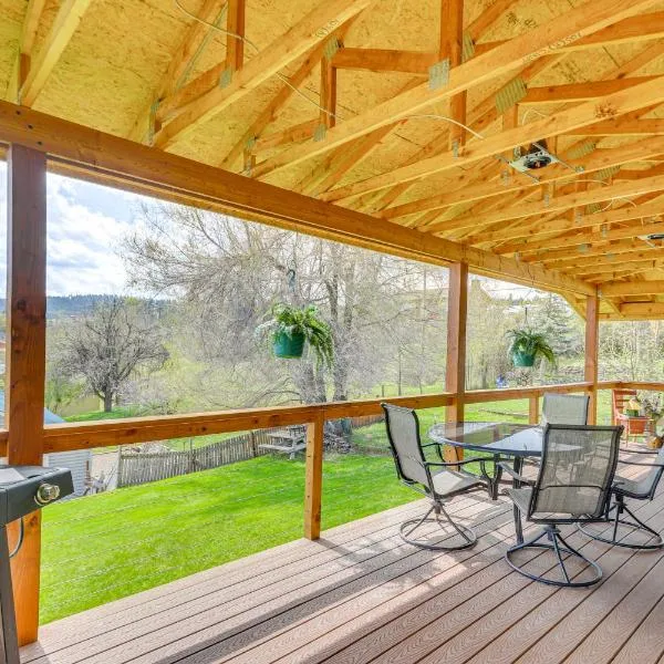 Mtn-View Eureka Apartment Walk to Eateries!, Hotel in Eureka