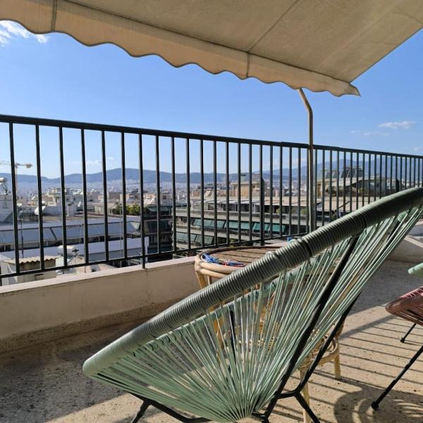Peaceful Downtown Family Penthouse, Athènes