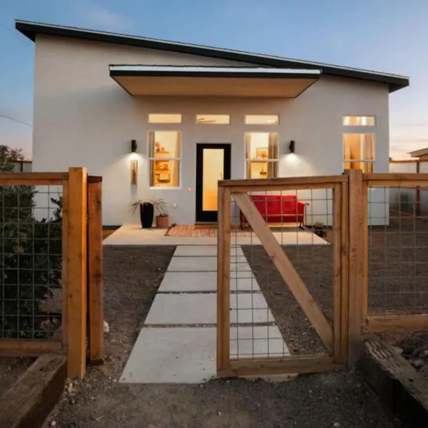 Welcome to the Milky Wayfarer, hotel in Marfa