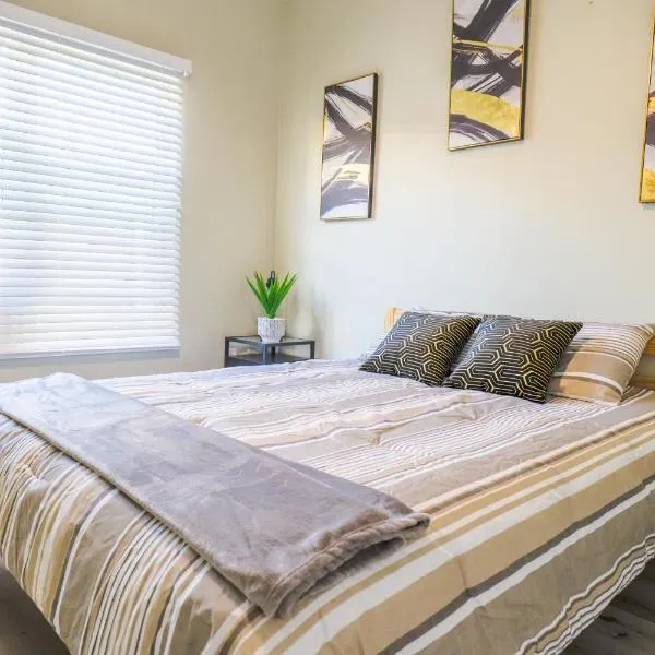 2BR Retreat Near Balboa Park, hotel in San Diego