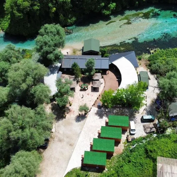 Blue Eye Saranda Cabins, hotel in Sarandë