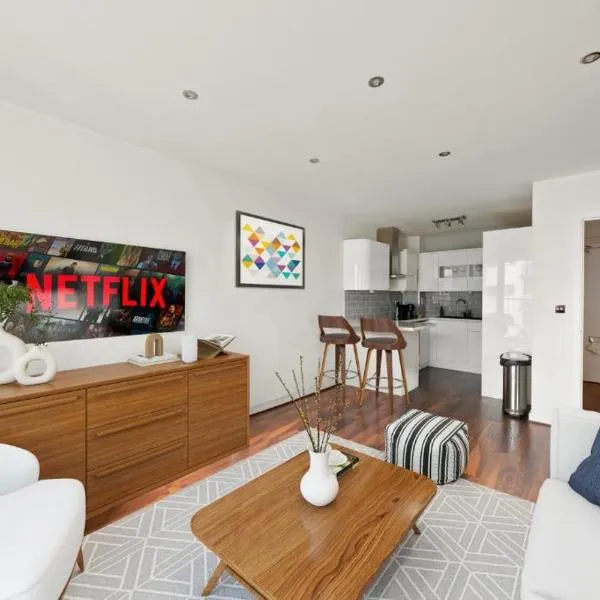 SG, Charming Chelsea Balcony Suite, hotel in London