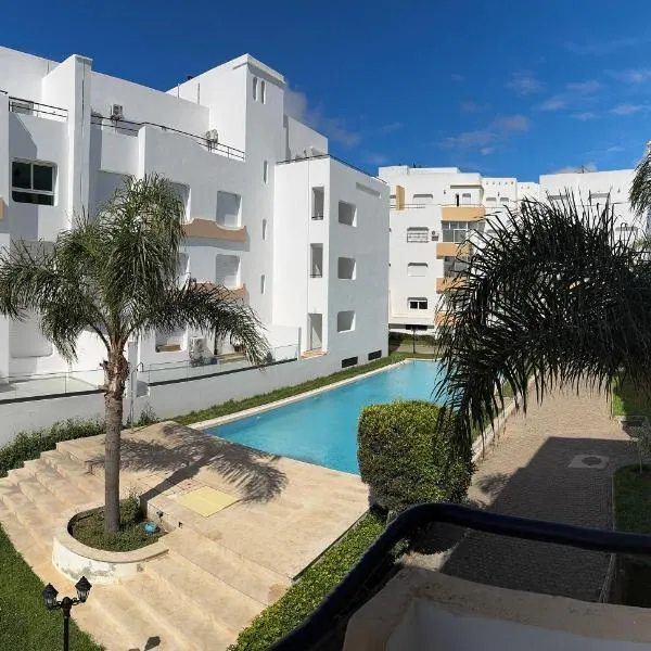 Achakkar Hills Seaside Family Apartment with Pool, Beach Access, AC, Parking, Play Area，位于丹吉尔的酒店