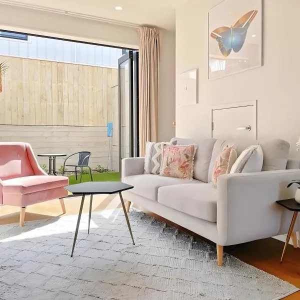 City New Townhouse 2BR 2BA w yard, Parking & AC Heater pumb, hotel in Auckland