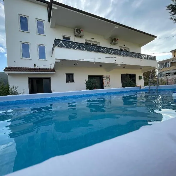 Baza Hostel - Swimming Pool, ξενοδοχείο σε Berat