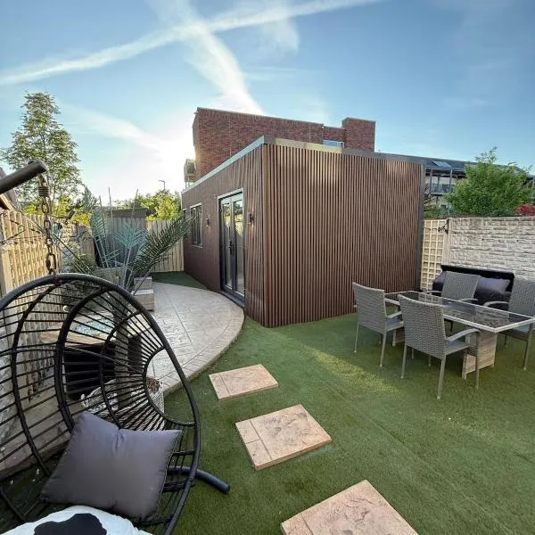 Brand New Studio Flat 36, hotel in Dublin