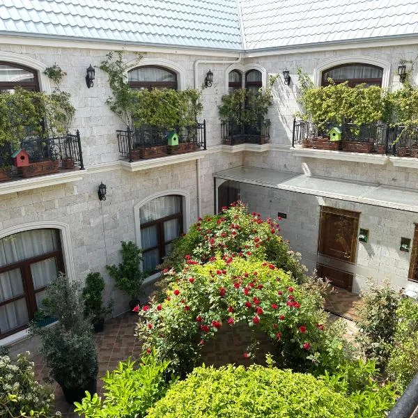 Midway Hotel Baku, hótel í Baku