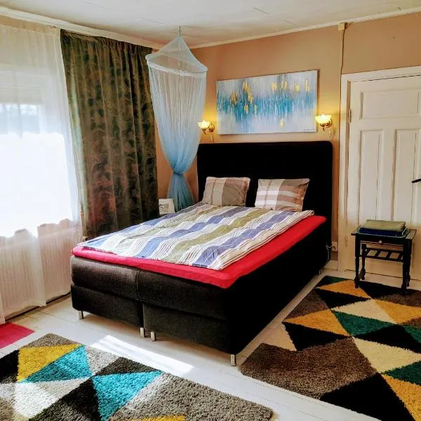 Cheerful 1-bedroom, 120 m from Sandbach, hotel in Bräcke