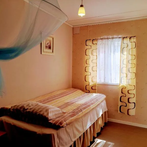 Single bedroom, outside toilet, shower, kitchen. 120 m from Sandbach, ξενοδοχείο σε Bräcke