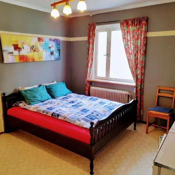 Bedroom with kitchen, 120 m from Sandbach, hotel in Bräcke